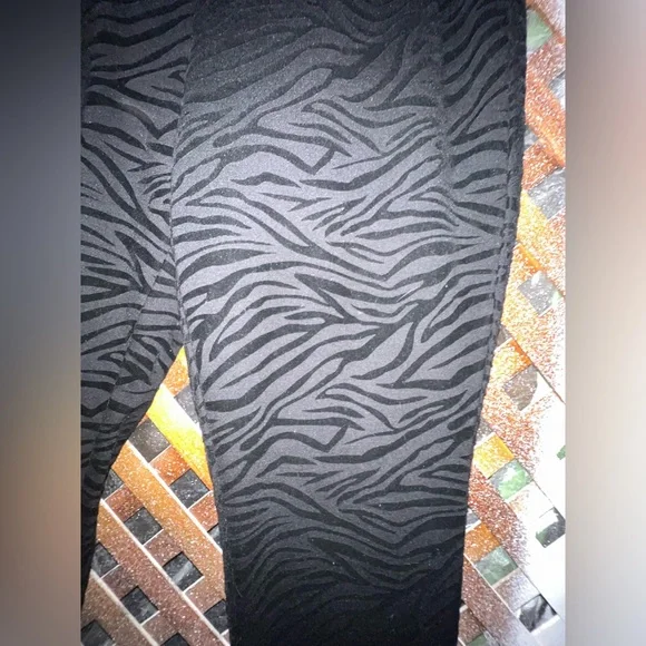 NWT Michael Khors Black Zebra Print Leggings Pants Size Large - Picture 5 of 10